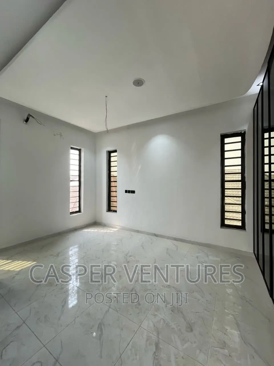 6bdrm Duplex in Chevron for sale in Chevron