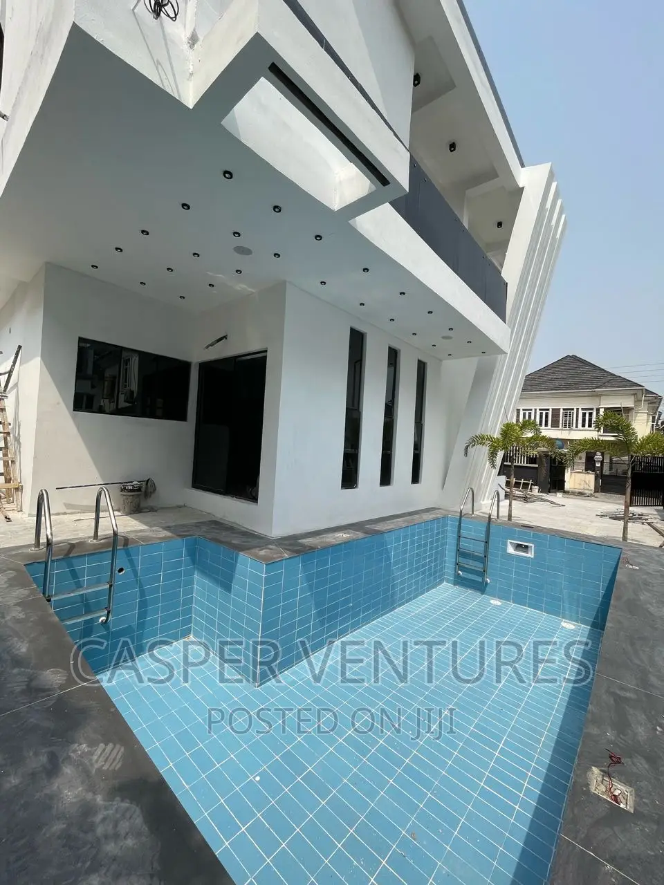 6bdrm Duplex in Chevron for sale in Chevron