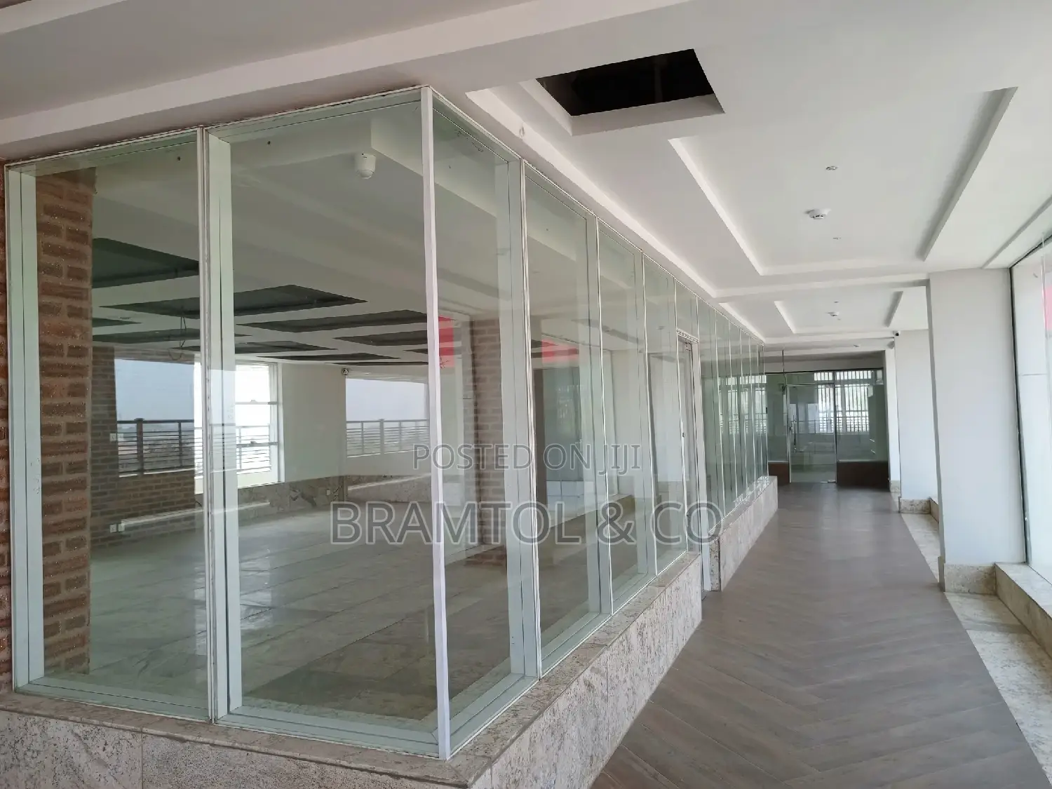 Corporate Office/Shop 100sqm in a Serviced Plaza in Wuse 2