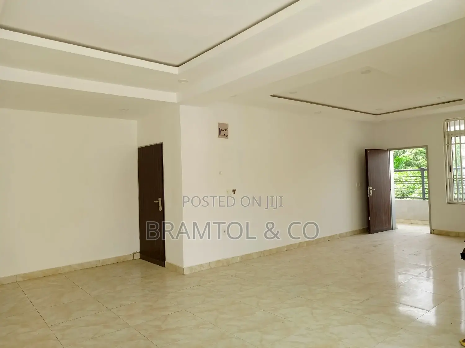 Corporate Office/Shop 100sqm in a Serviced Plaza in Wuse 2