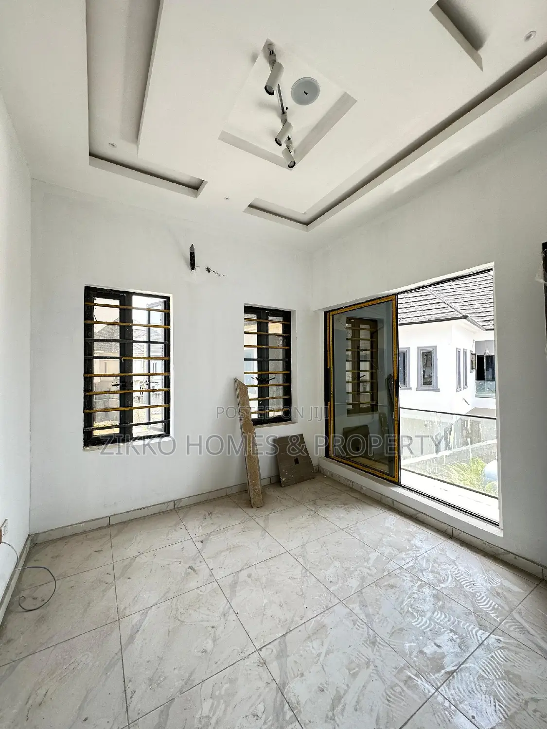 6bdrm Block of Flats in Ologolo for sale in Ologolo