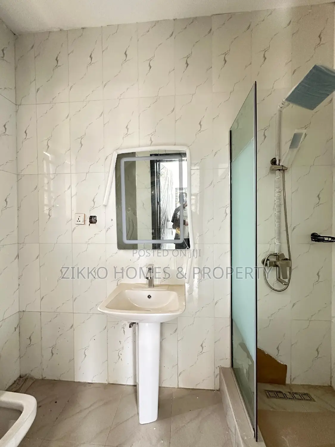6bdrm Block of Flats in Ologolo for sale in Ologolo