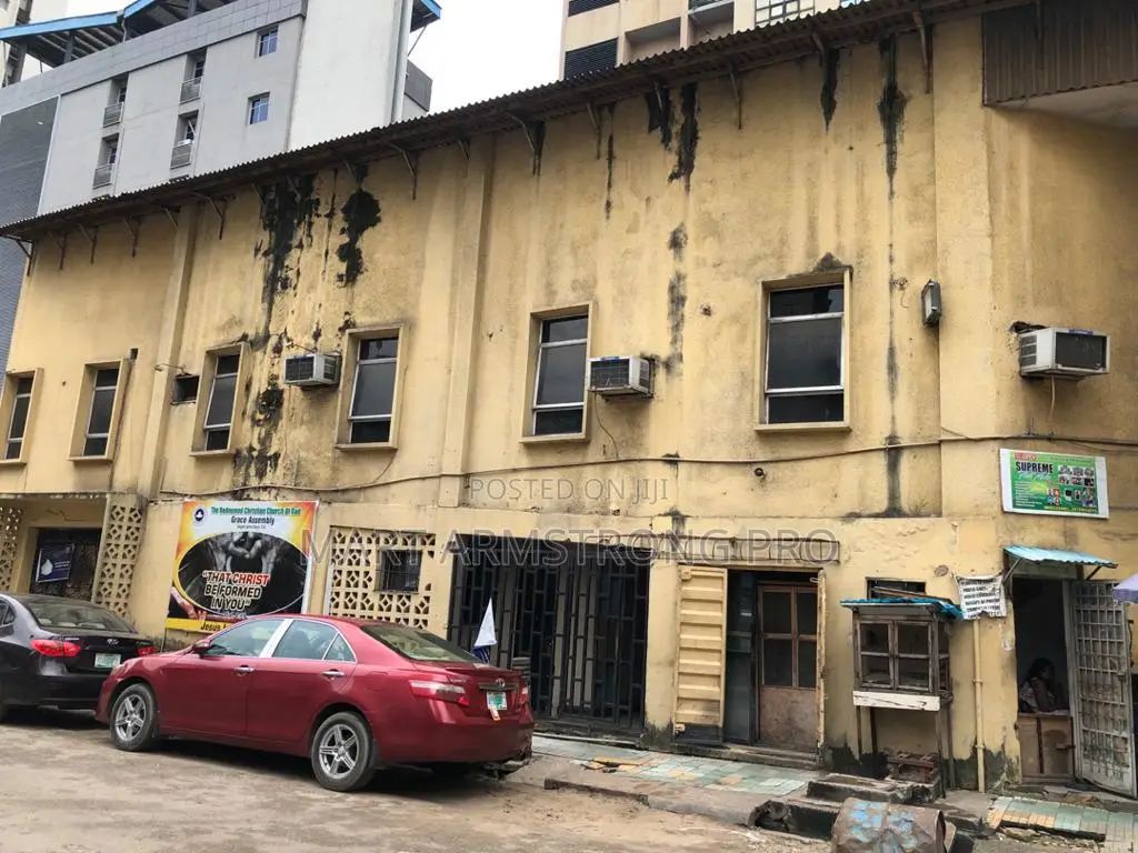 Commercial Plaza on About 900sqm Corner Piece in Lagos Island / Lagos Island
