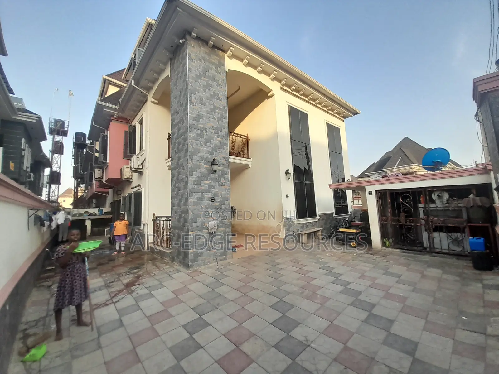 6bdrm Duplex in Ago Palace for sale in Ago Palace