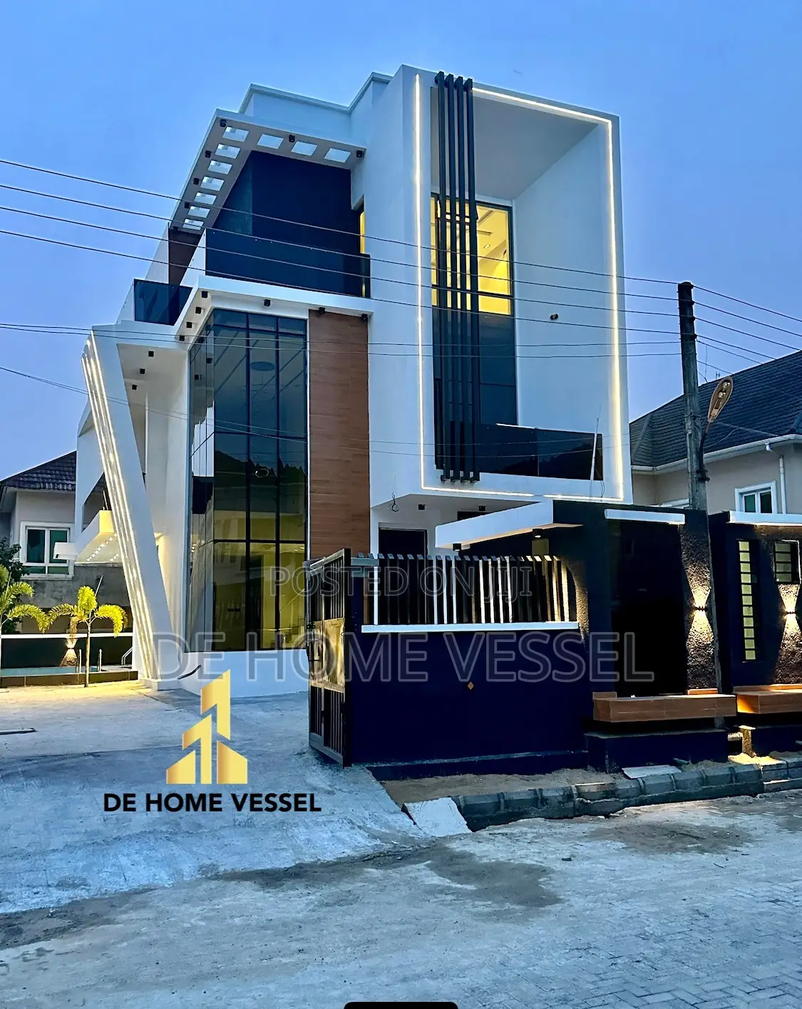 6bdrm Duplex in Chevron for sale in Chevron