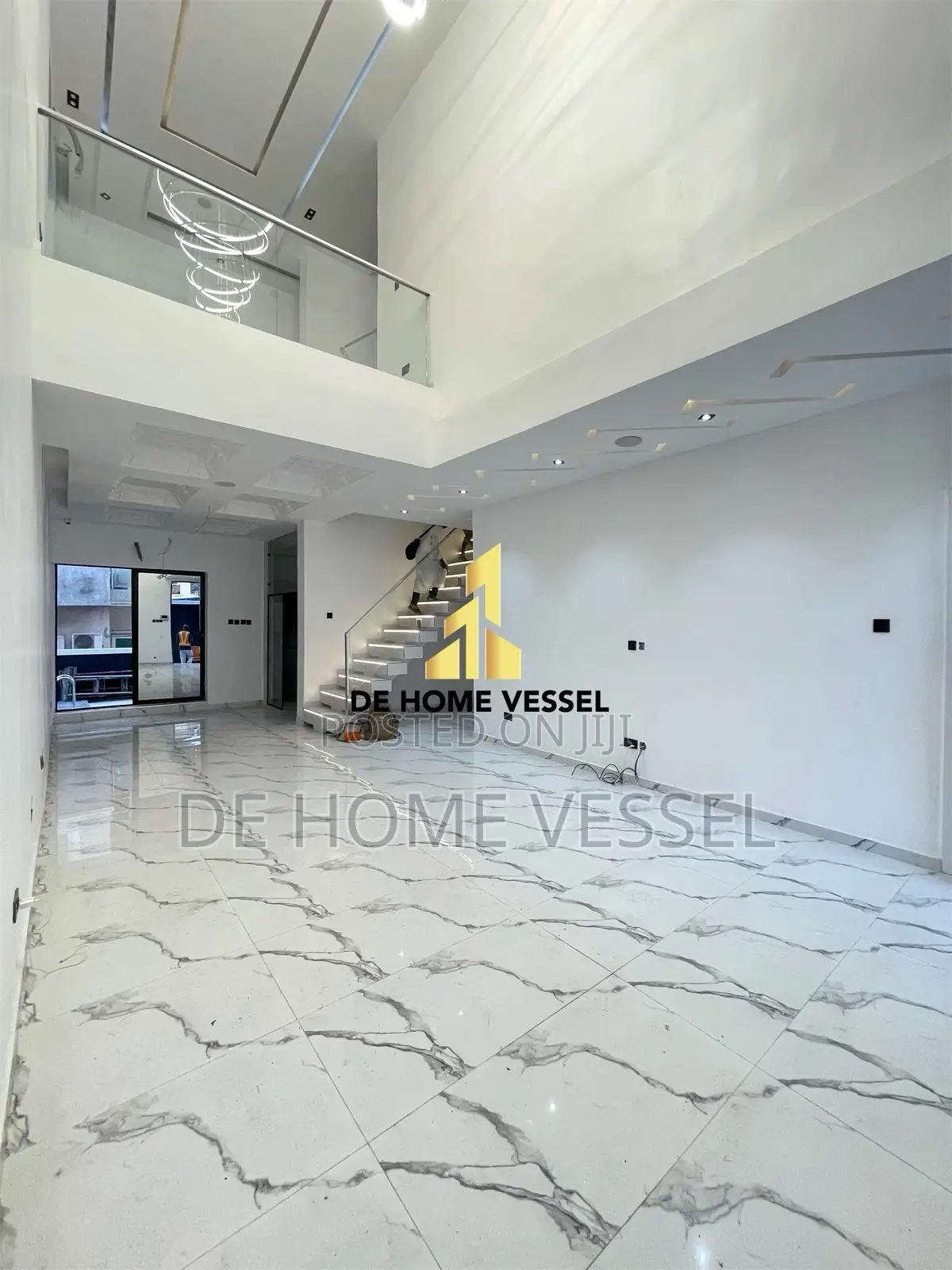 6bdrm Duplex in Chevron for sale in Chevron
