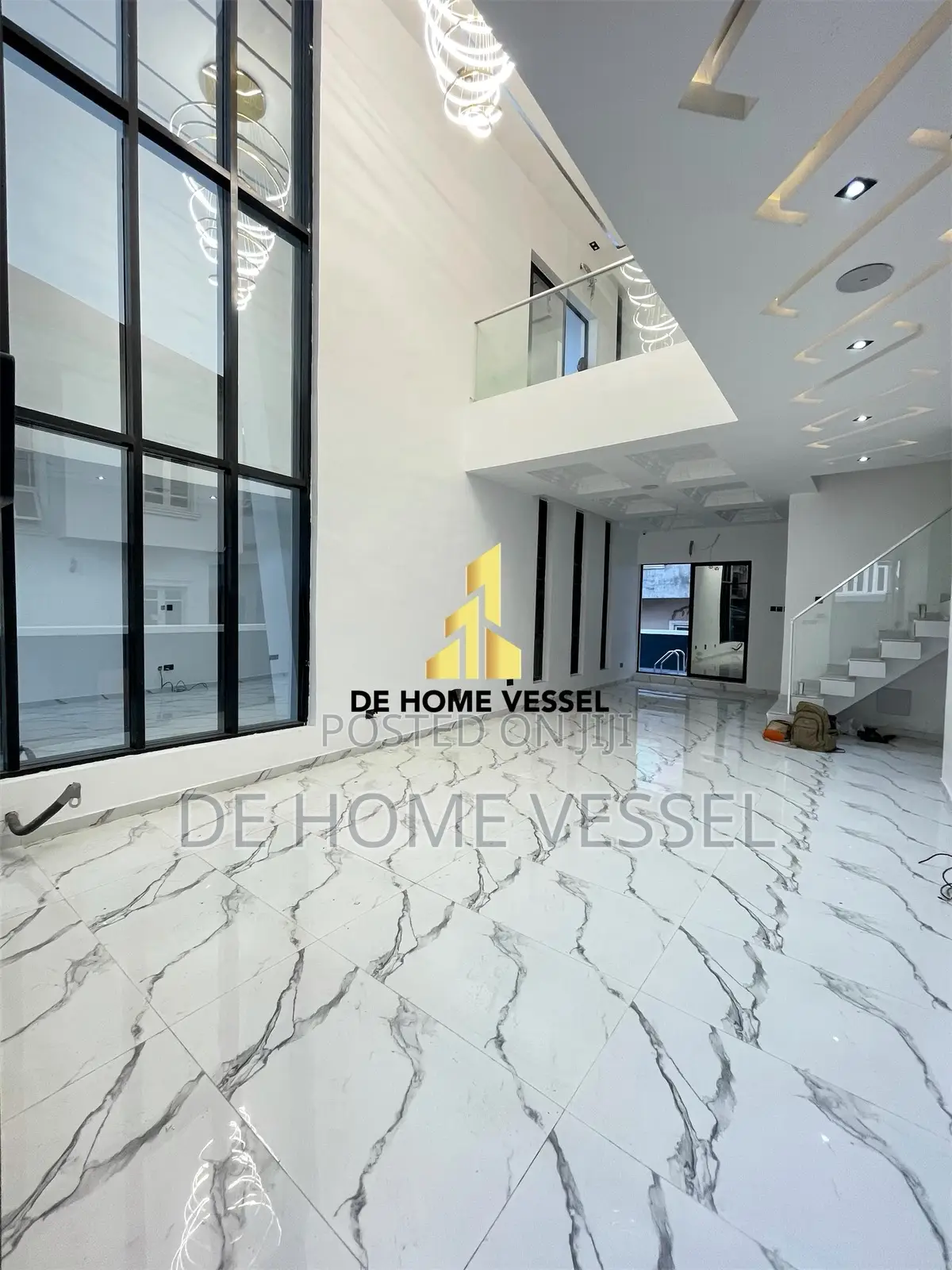 6bdrm Duplex in Chevron for sale in Chevron