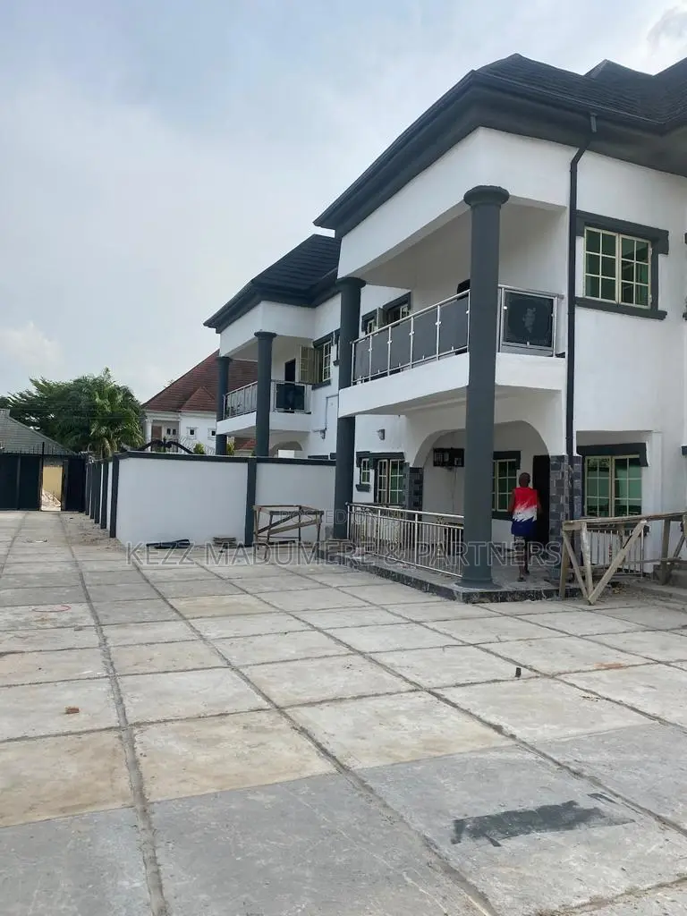 10bdrm Duplex in New Owerri , Imo for sale in Owerri
