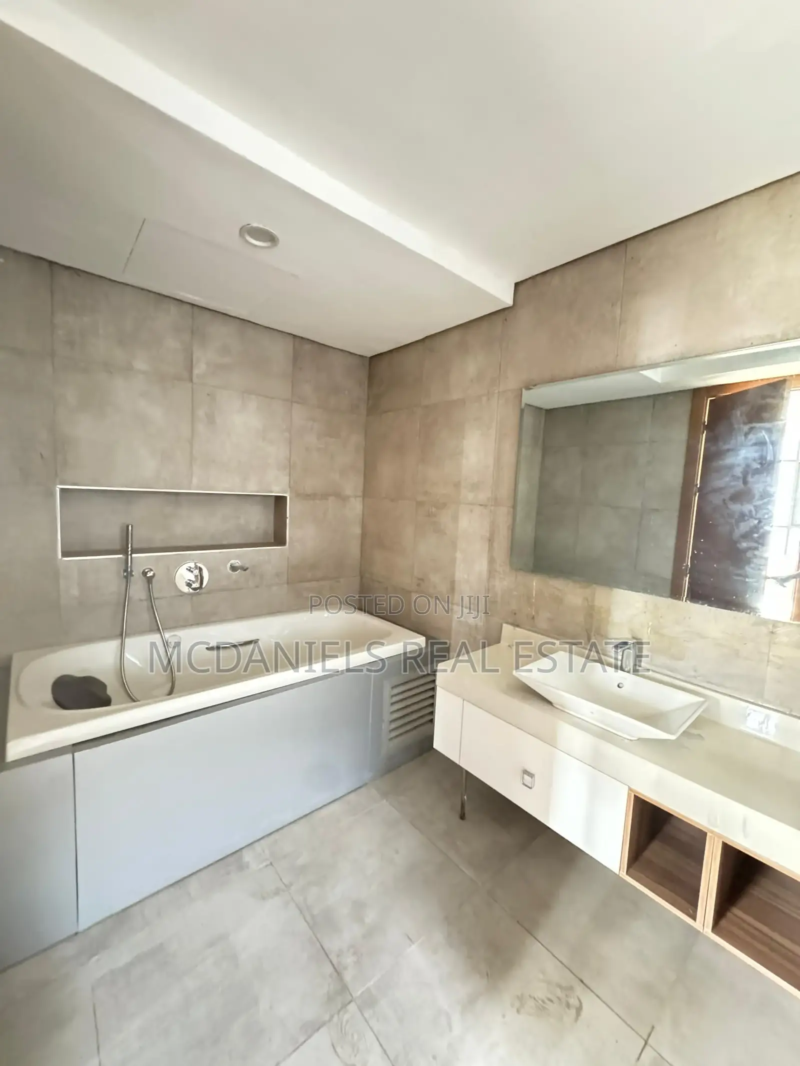 3bdrm Penthouse in Banana Island for sale in Banana Island
