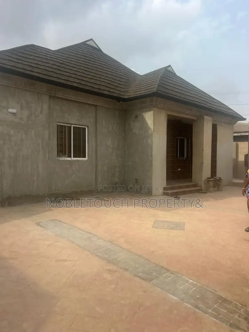 4bdrm Bungalow in Ayobo Lagos for sale in Ayobo