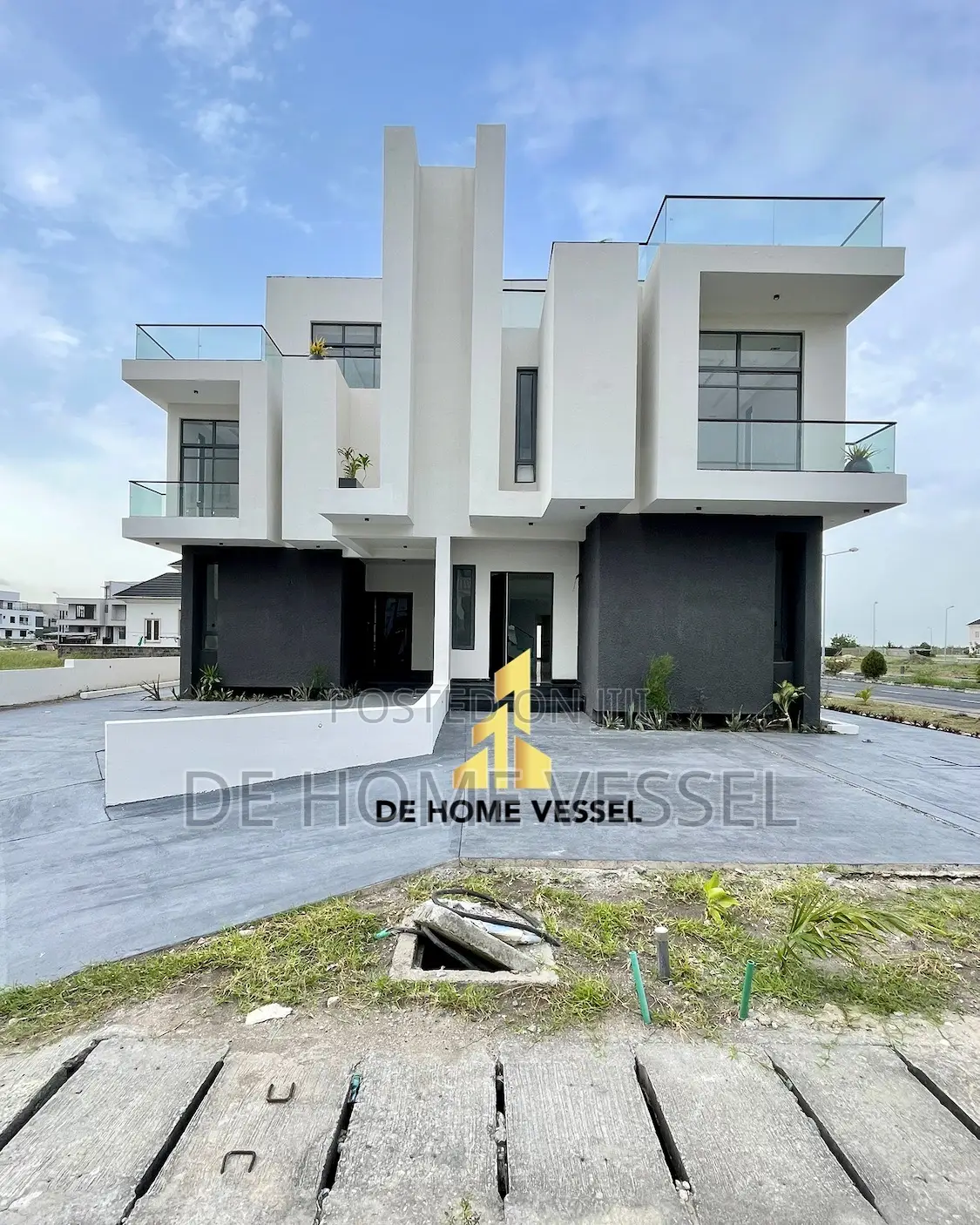 5bdrm Duplex in Ikate for sale in Ikate
