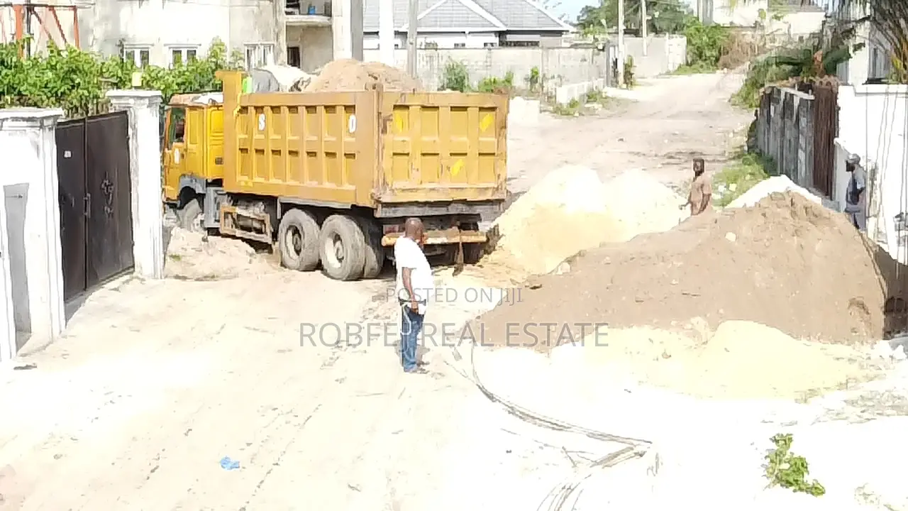 Prime Location! Build Your Dream Home in a Thriving Area in Awoyaya
