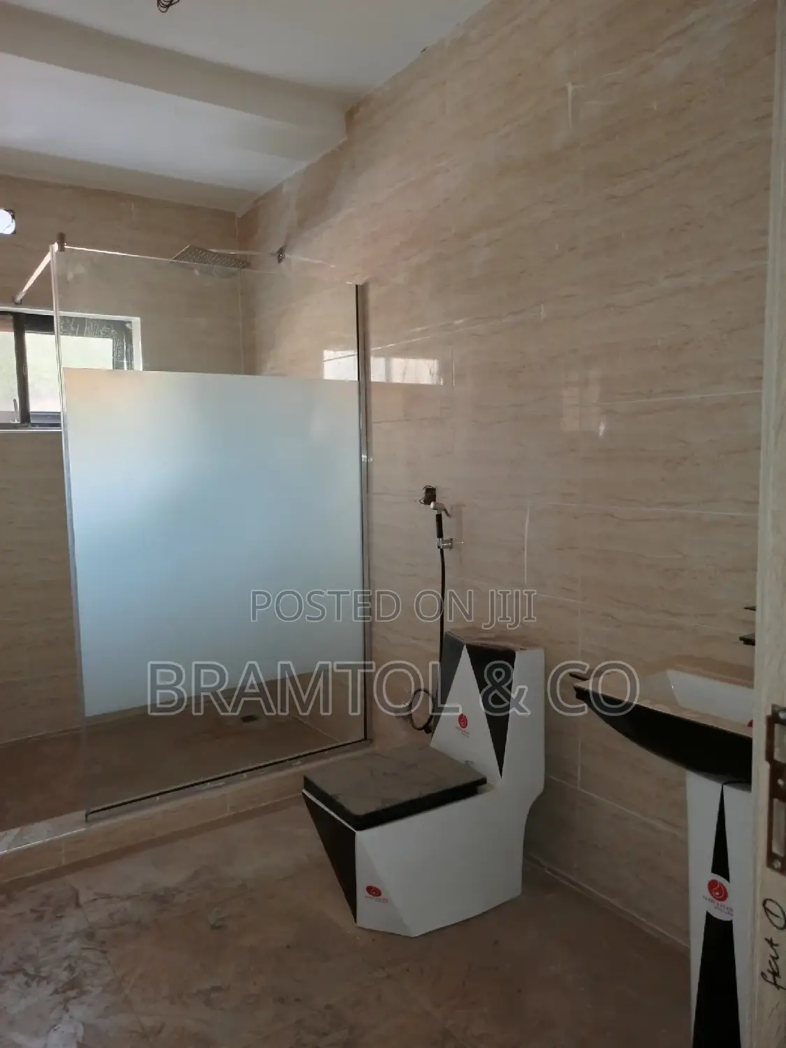 4bdrm Townhouse/Terrace in Guzape District for Sale in Guzape District