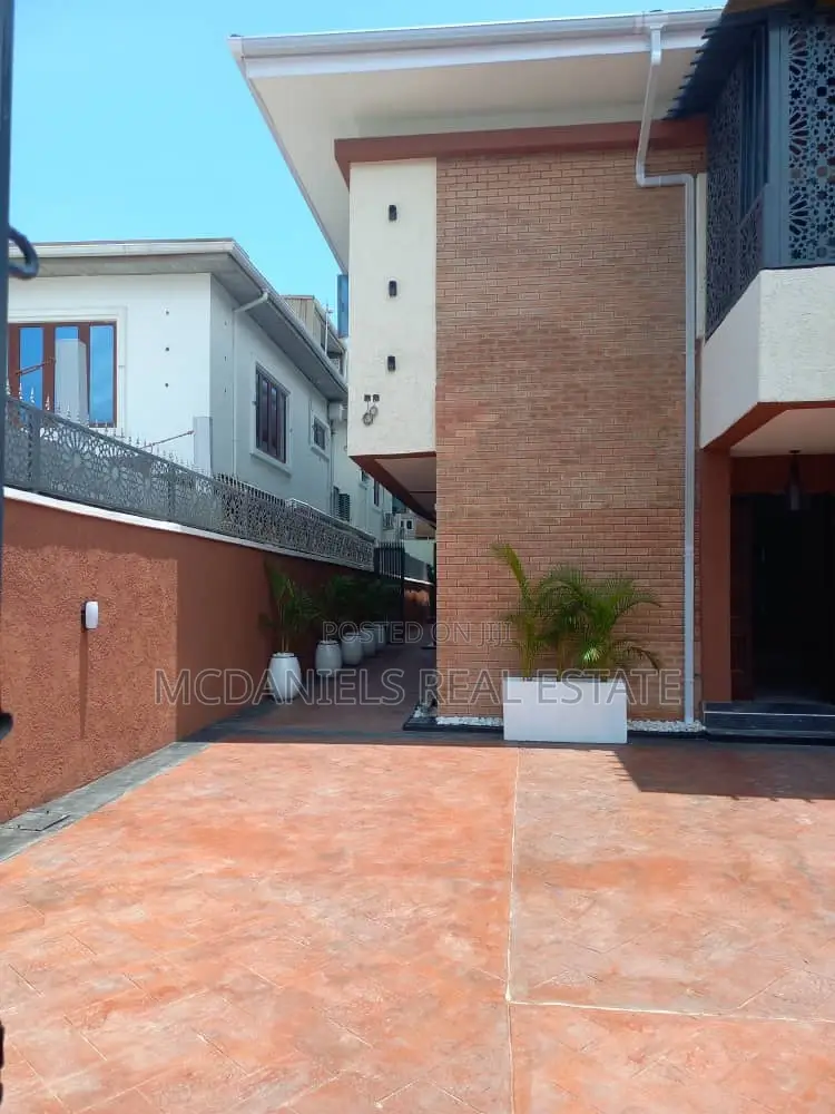 5bdrm Duplex in Lekki Phase 1 for sale in Lekki Phase 1