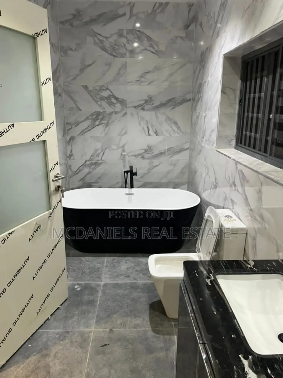 5bdrm Duplex in Lekki Phase 1 for sale in Lekki Phase 1