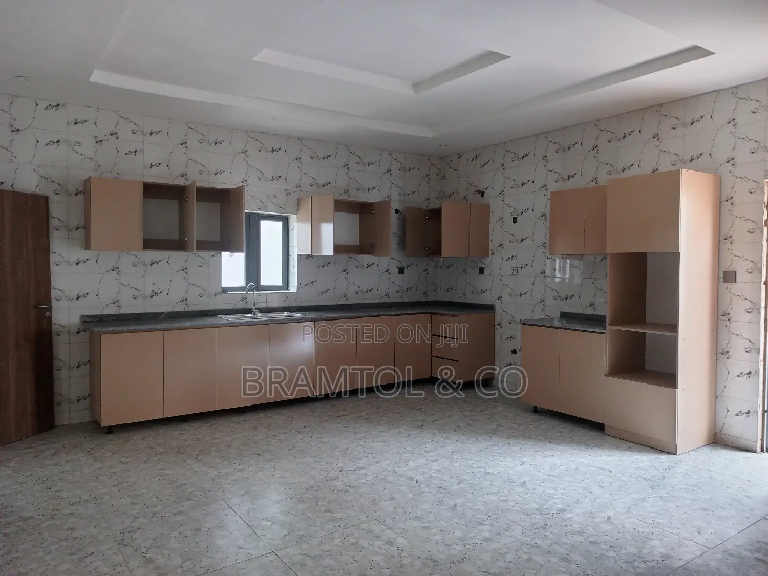 5bdrm Duplex in Jahi for sale in Jahi