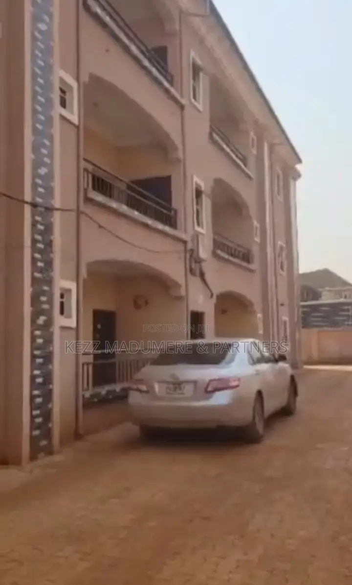 13bdrm Block of Flats in Lomalinda Extension for sale in Enugu