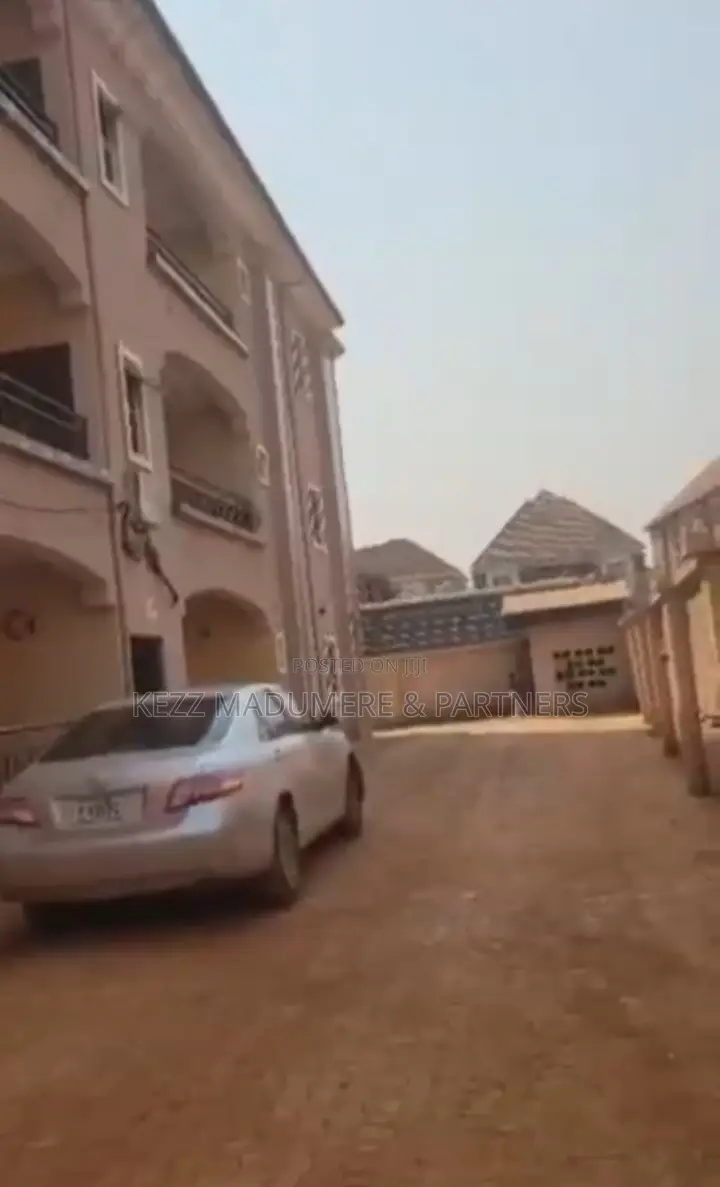 13bdrm Block of Flats in Lomalinda Extension for sale in Enugu