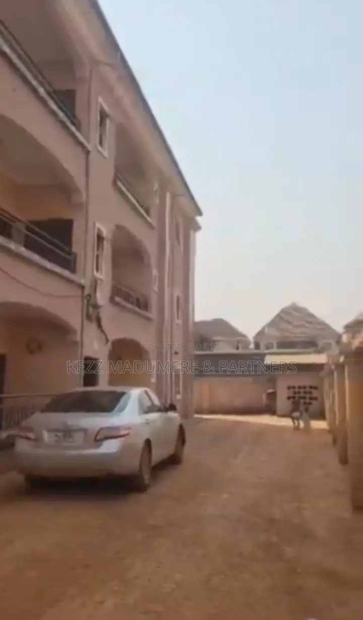 13bdrm Block of Flats in Lomalinda Extension for sale in Enugu