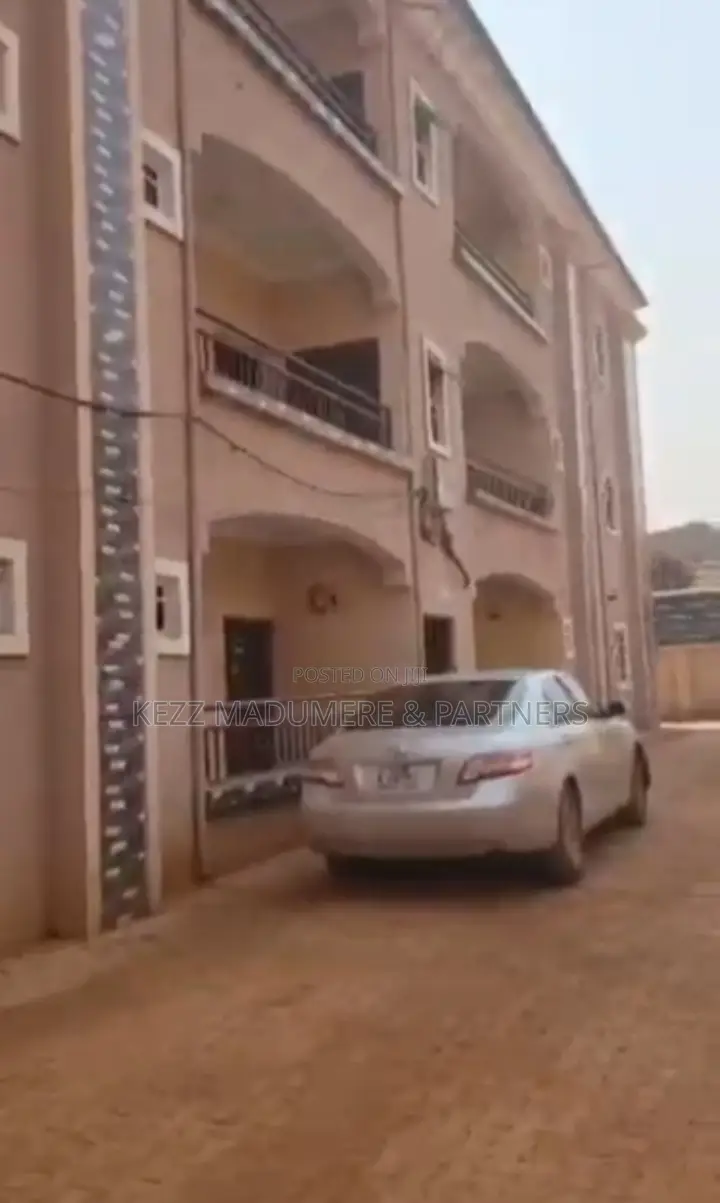 13bdrm Block of Flats in Lomalinda Extension for sale in Enugu