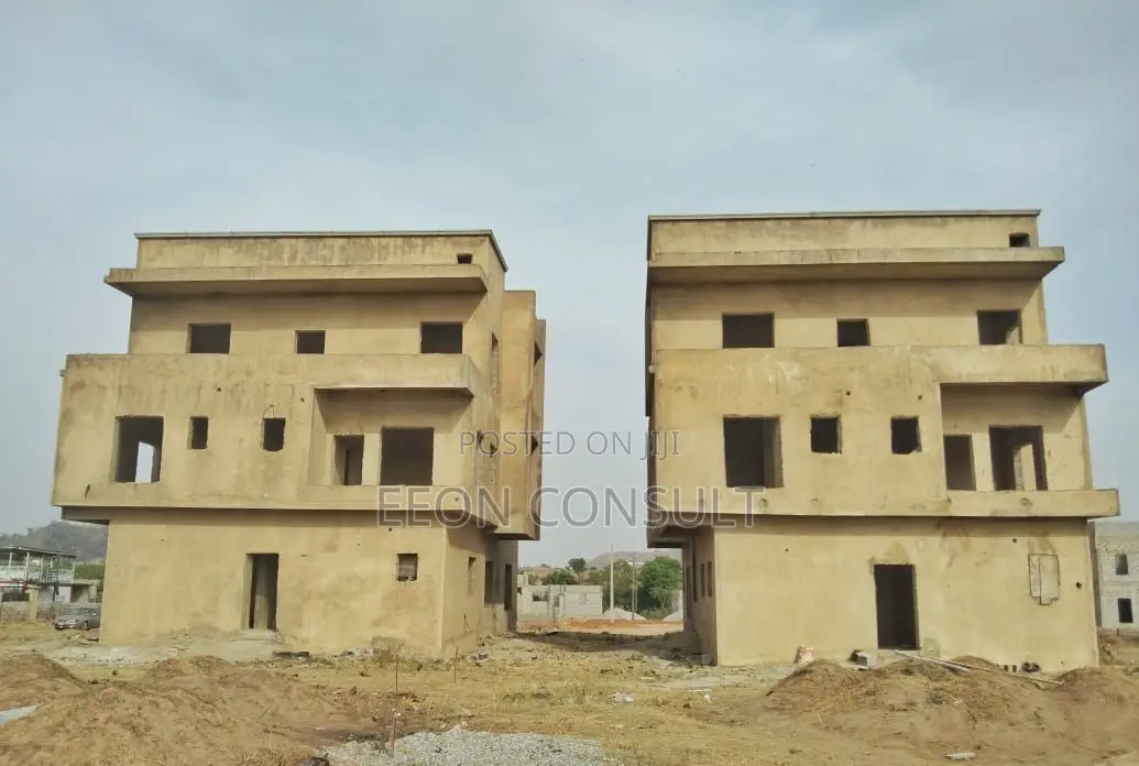 5bdrm Duplex in Maralago Golf City, Gwarinpa for sale in Gwarinpa