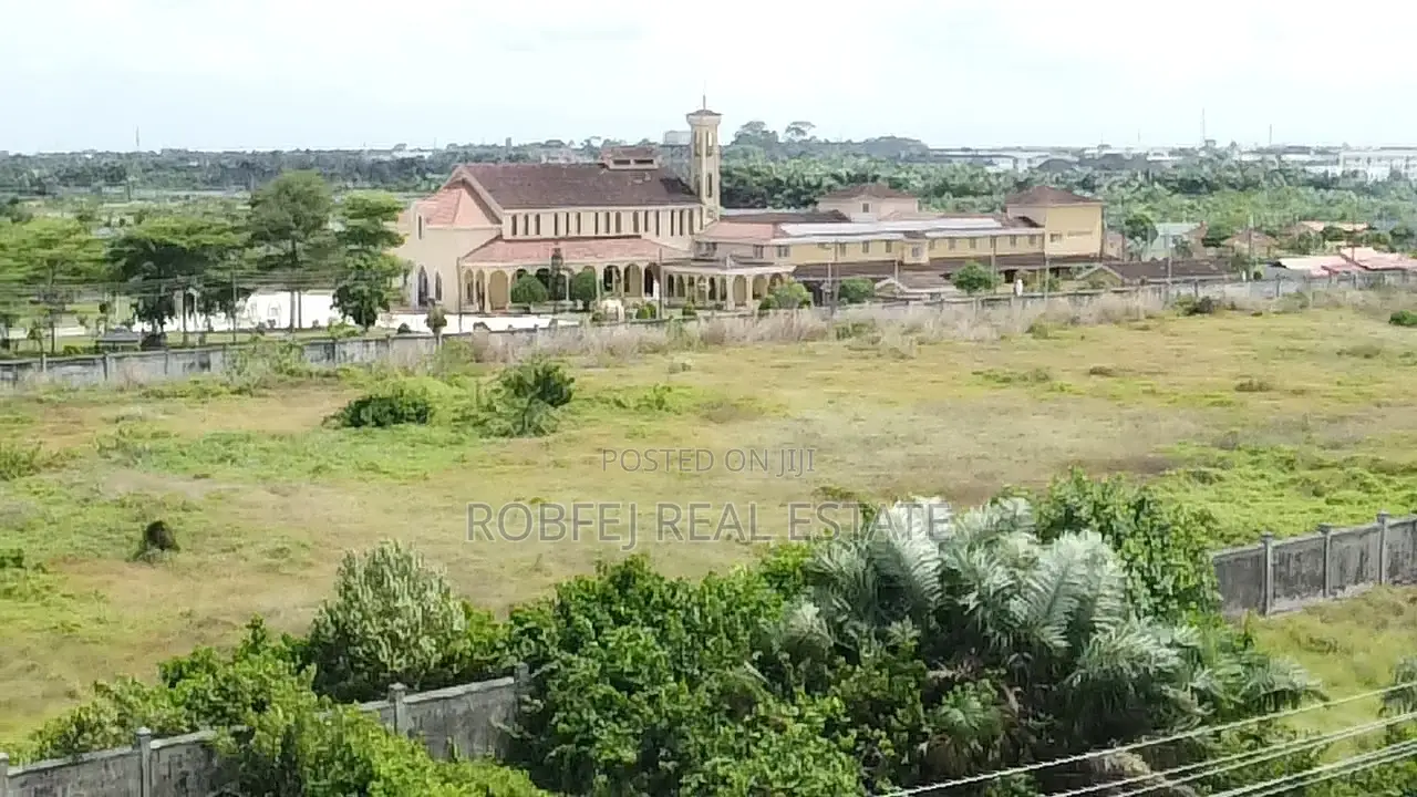 Seclusion Meets Convenience - Own Your Piece of Paradise! in Sangotedo