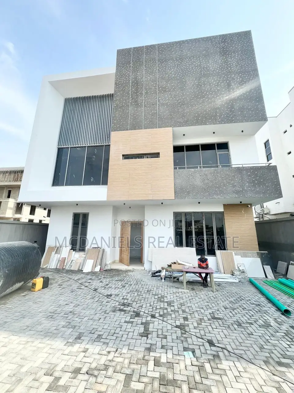 5bdrm Duplex in Banana Island for sale in Banana Island