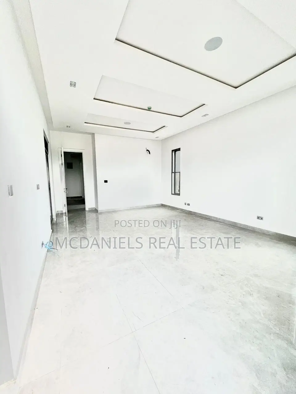 5bdrm Duplex in Lekki Phase 1 for sale in Lekki Phase 1