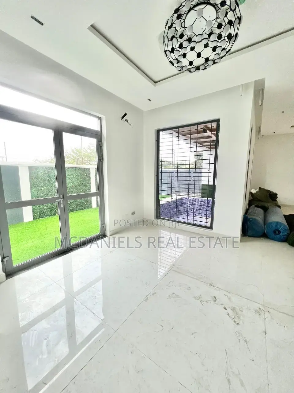 5bdrm Duplex in Lekki Phase 1 for sale in Lekki Phase 1