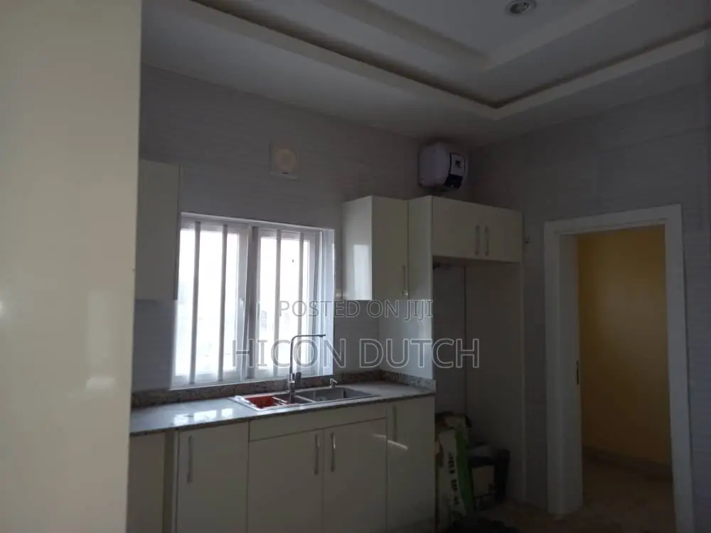 3bdrm Block of Flats in Modern Shelter, Life Camp for rent in Life Camp