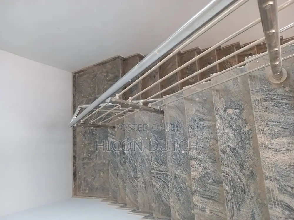 3bdrm Block of Flats in Modern Shelter, Life Camp for rent in Life Camp