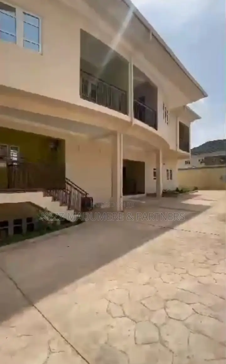 16bdrm Maisonette in Along Brown & Brown, Enugu for sale in Enugu