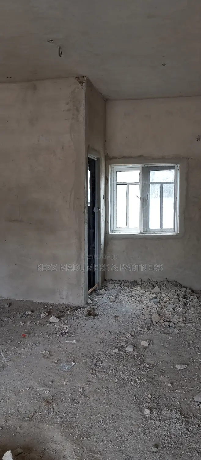 To Let Duplex Shop Around Rumuokwuta Flyover in Port-Harcourt