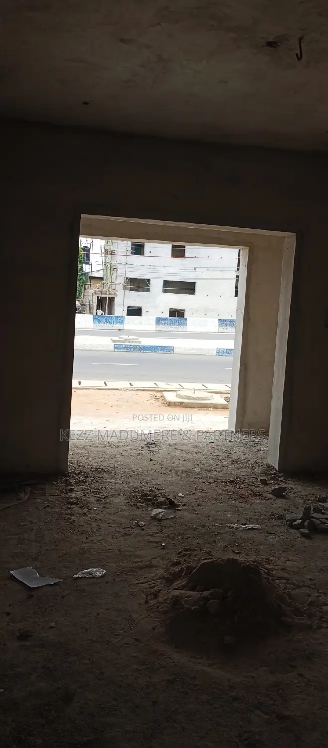 To Let Duplex Shop Around Rumuokwuta Flyover in Port-Harcourt