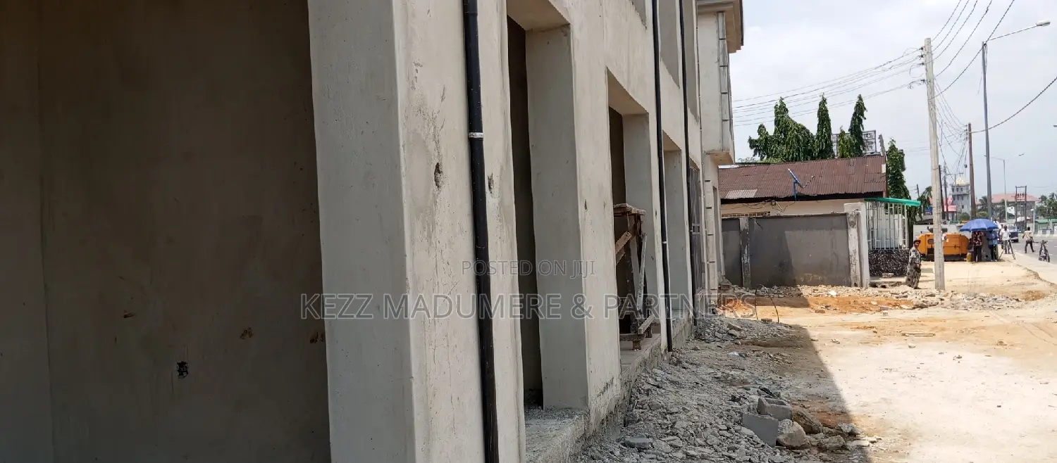 To Let Duplex Shop Around Rumuokwuta Flyover in Port-Harcourt