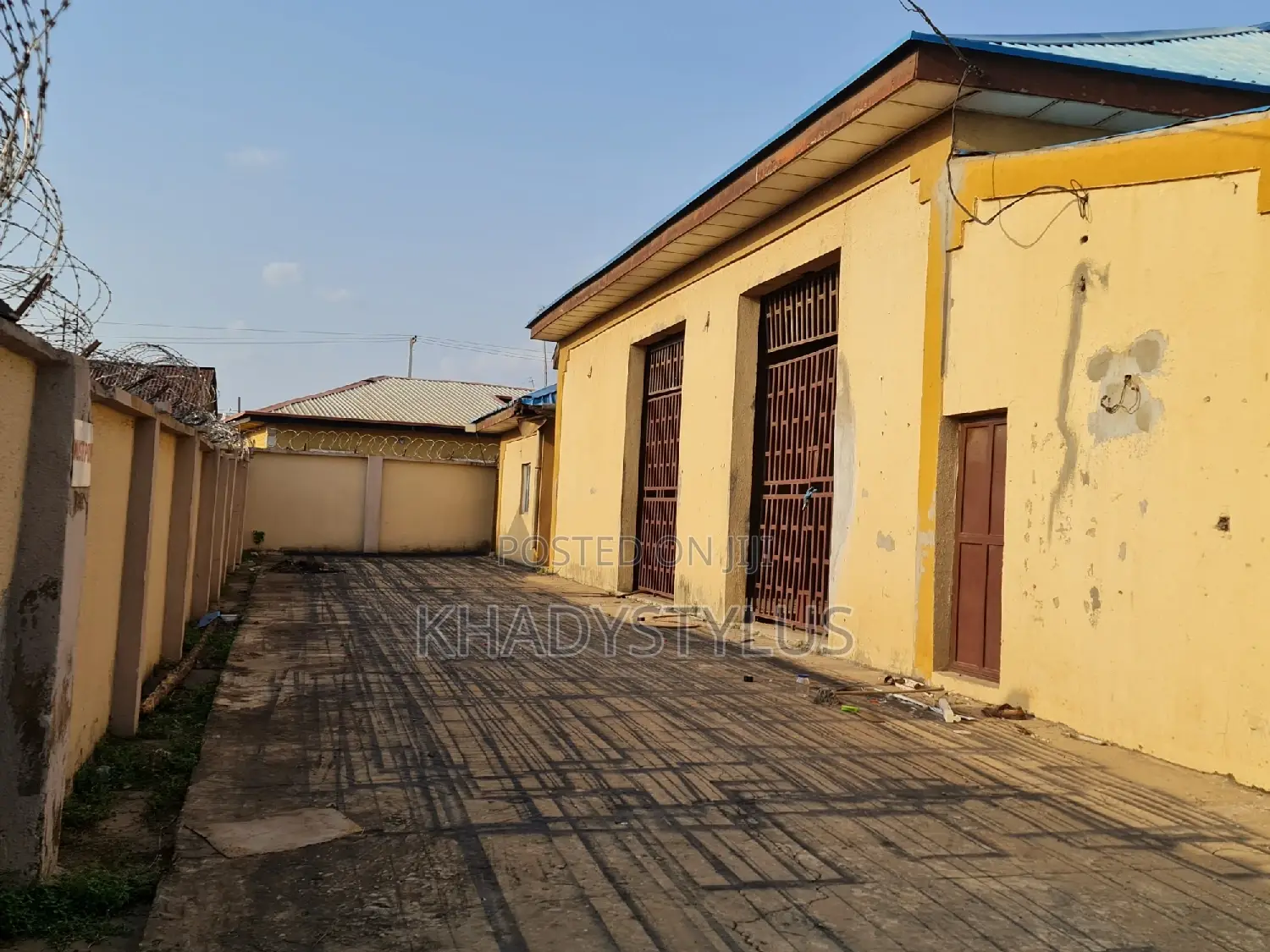 Warehouse, Offices And 4 Room Selfcon in Gwagwalada