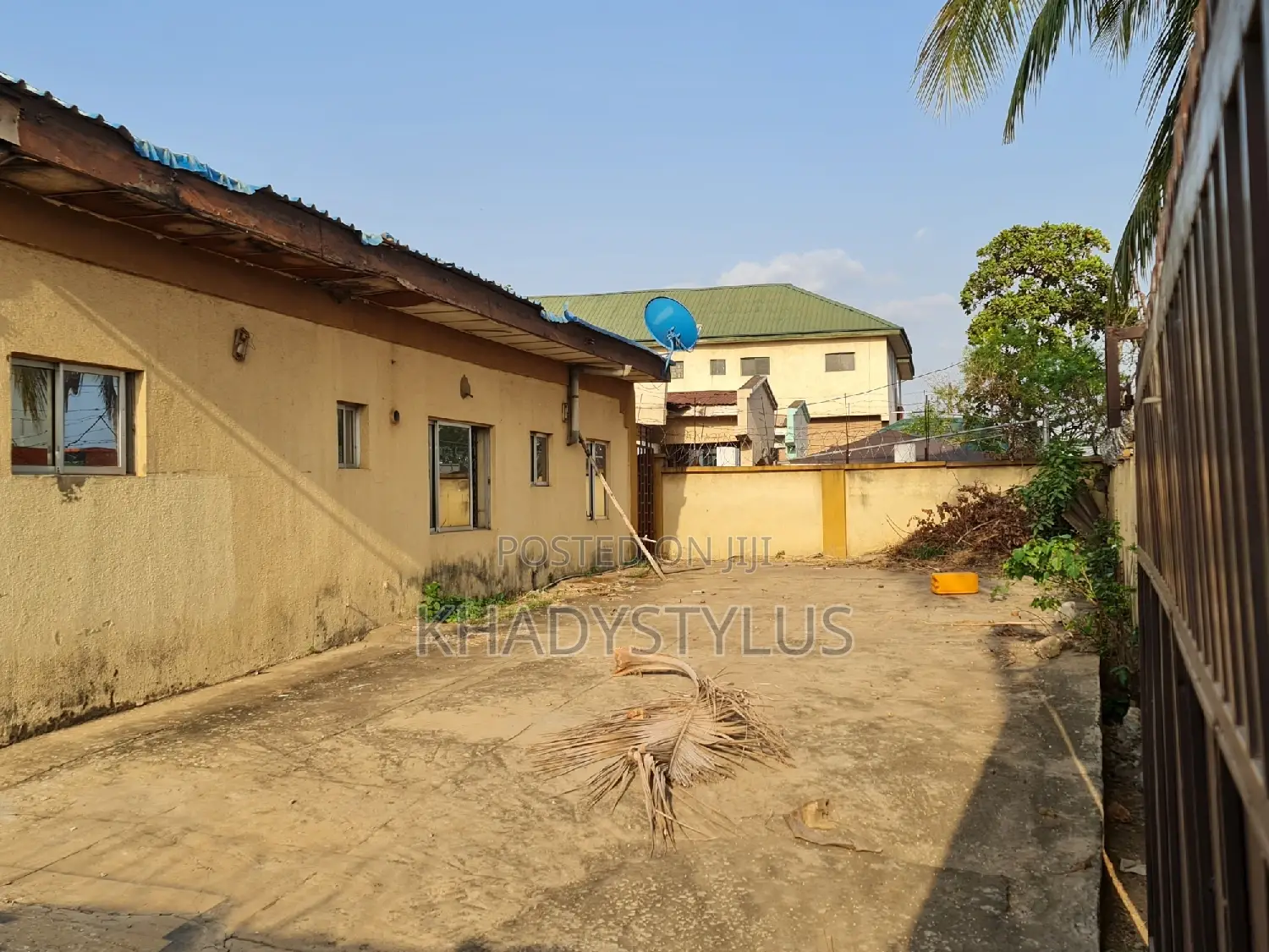 Warehouse, Offices And 4 Room Selfcon in Gwagwalada