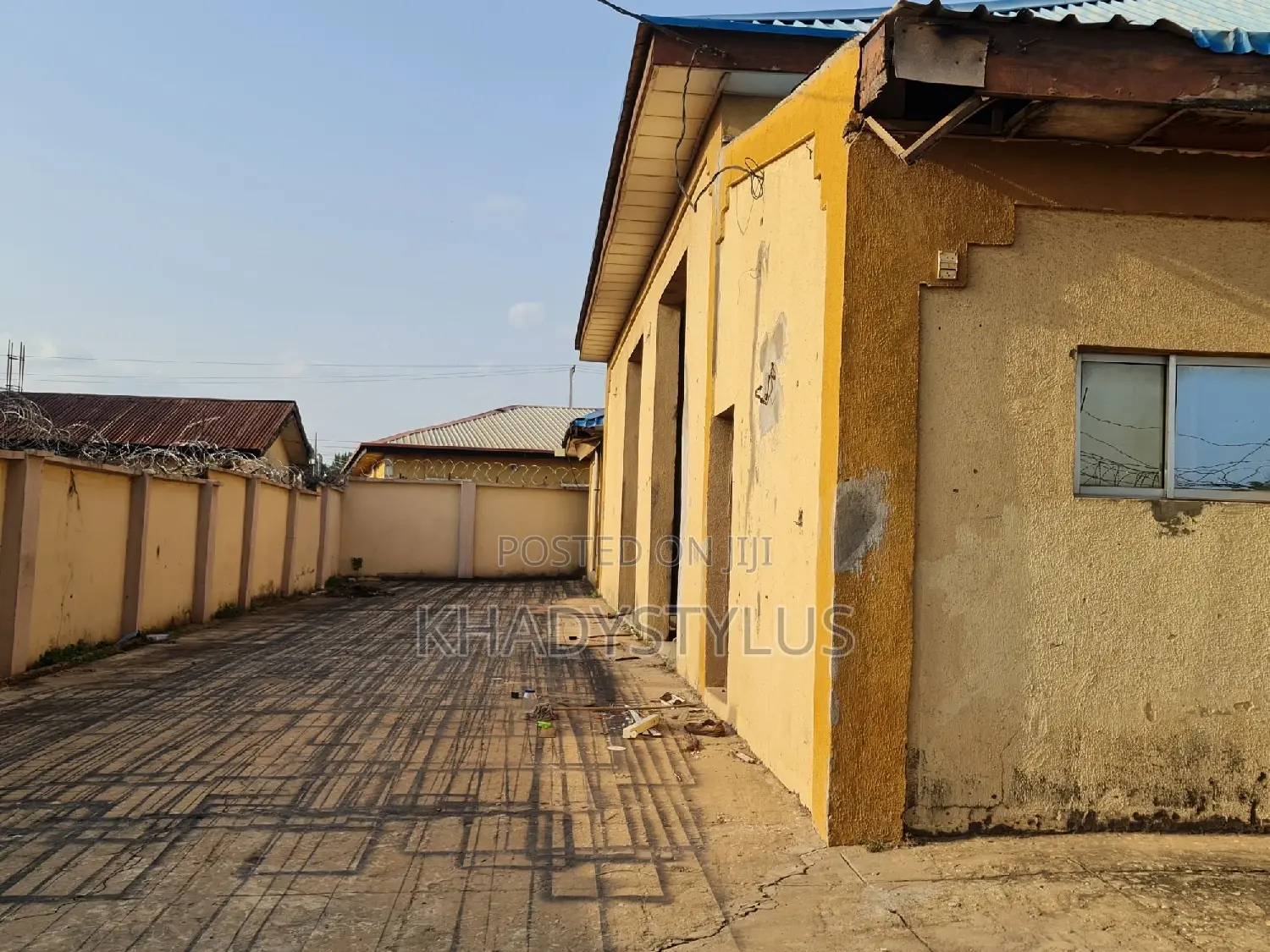 Warehouse, Offices And 4 Room Selfcon in Gwagwalada