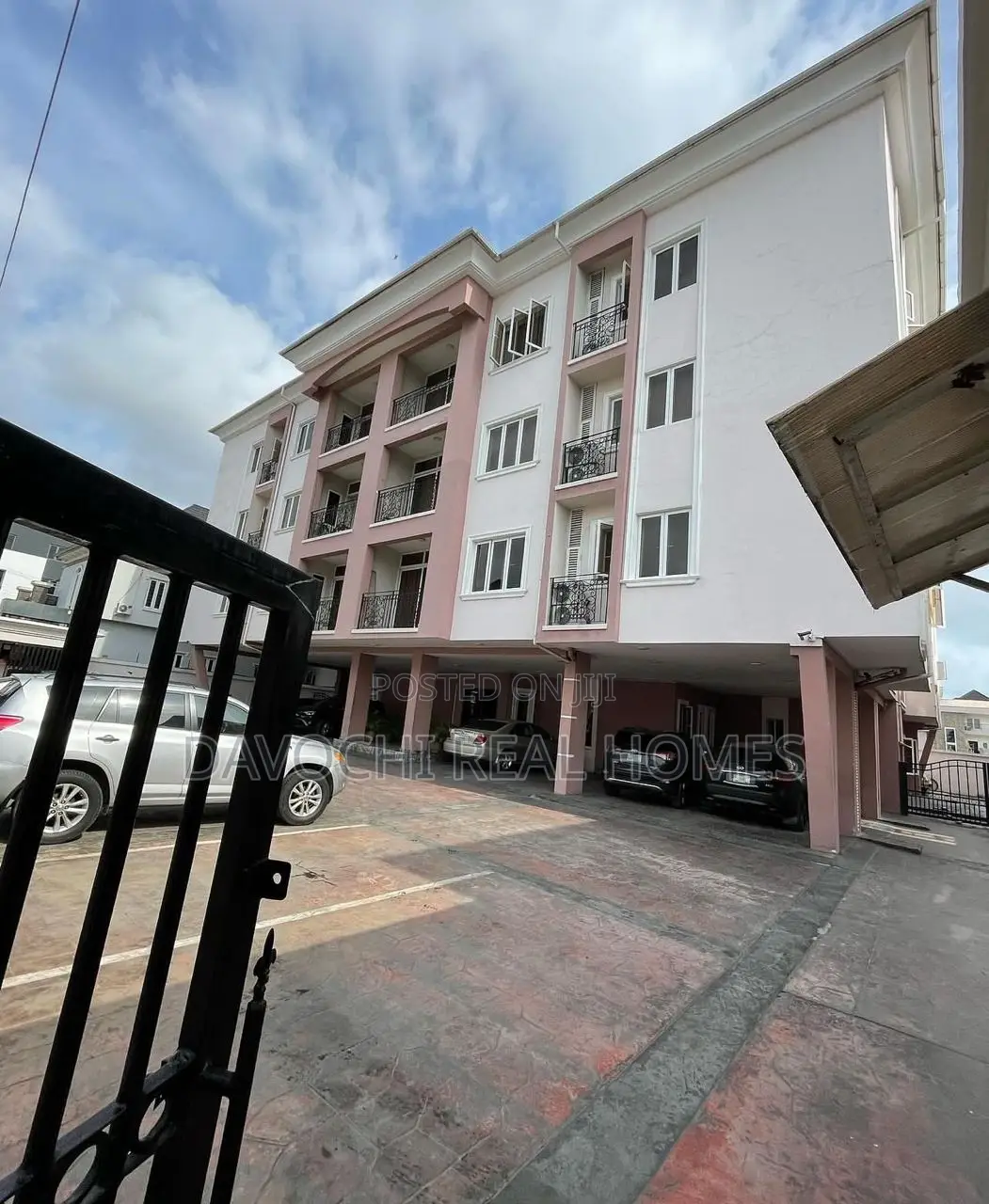 3bdrm Apartment in Chevron, Lekki for rent in Lekki