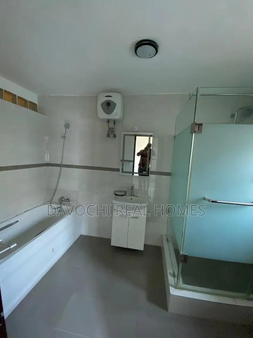 5bdrm Duplex in Lekki Phase One for rent in Lekki
