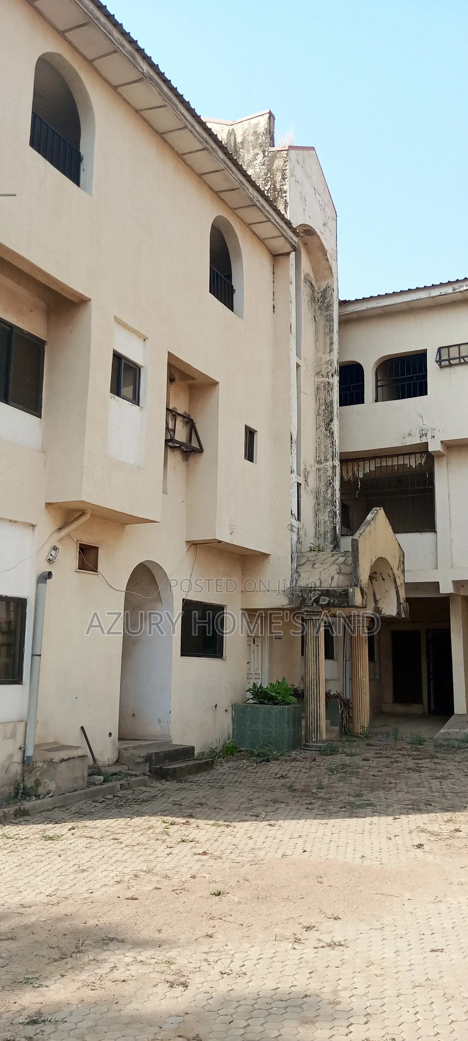 24 Rooms Hotel for Sale in Mararaba