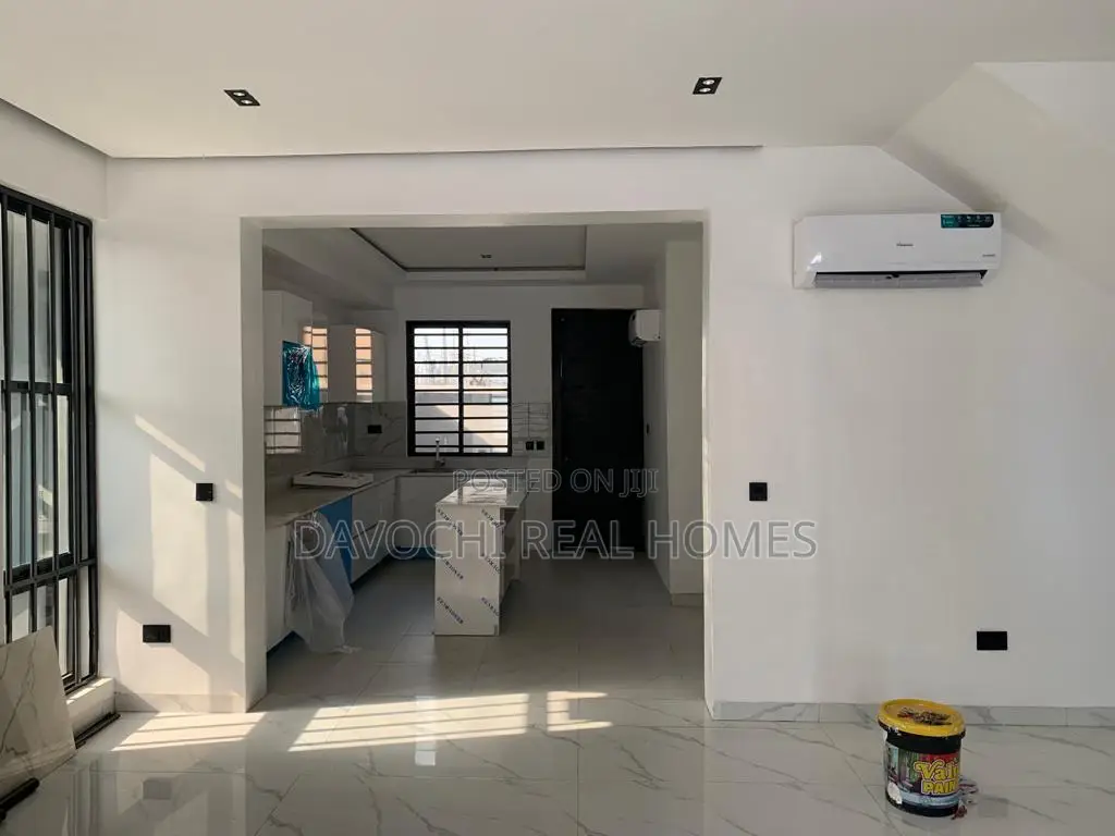 4bdrm Maisonette in Lekki Phase One for rent in Lekki