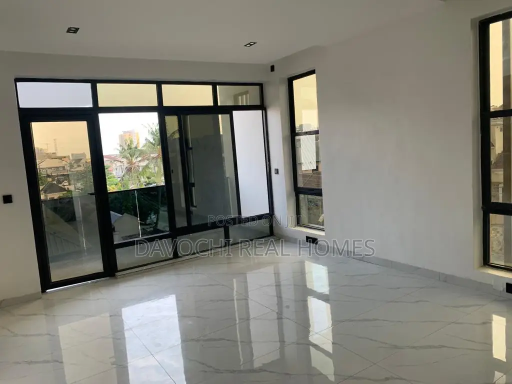 4bdrm Maisonette in Lekki Phase One for rent in Lekki