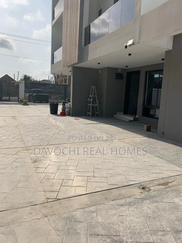 4bdrm Maisonette in Lekki Phase One for rent in Lekki