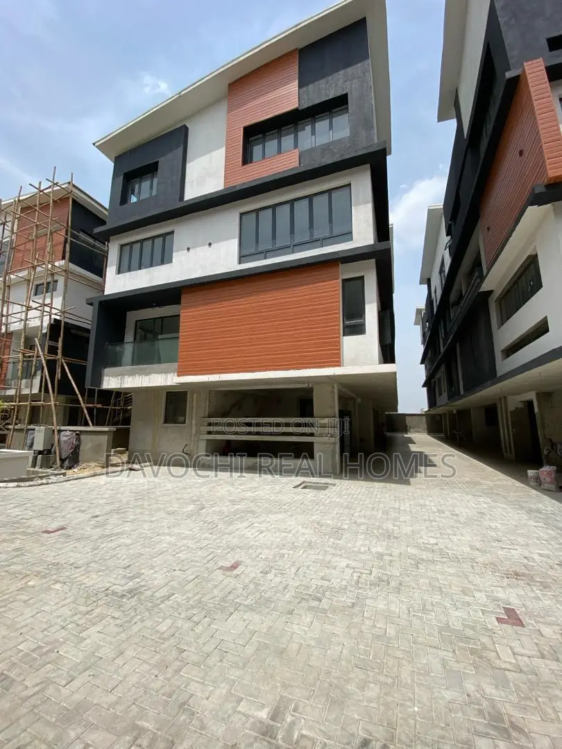 4bdrm Duplex in Lekki Phase One for rent in Lekki