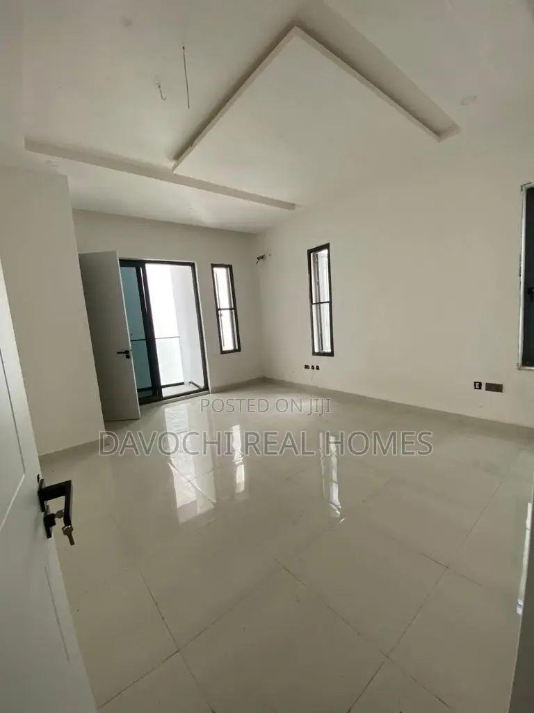 3bdrm Apartment in Ikate-Lekki for rent in Lekki