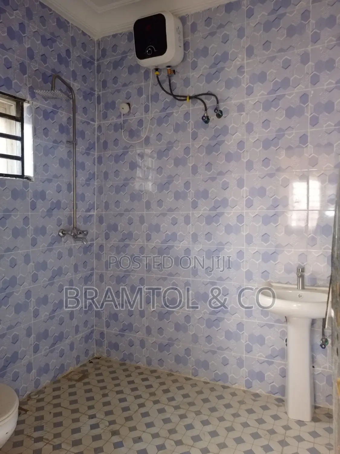 3bdrm Block of Flats in With Bq, Wuye for rent in Wuye