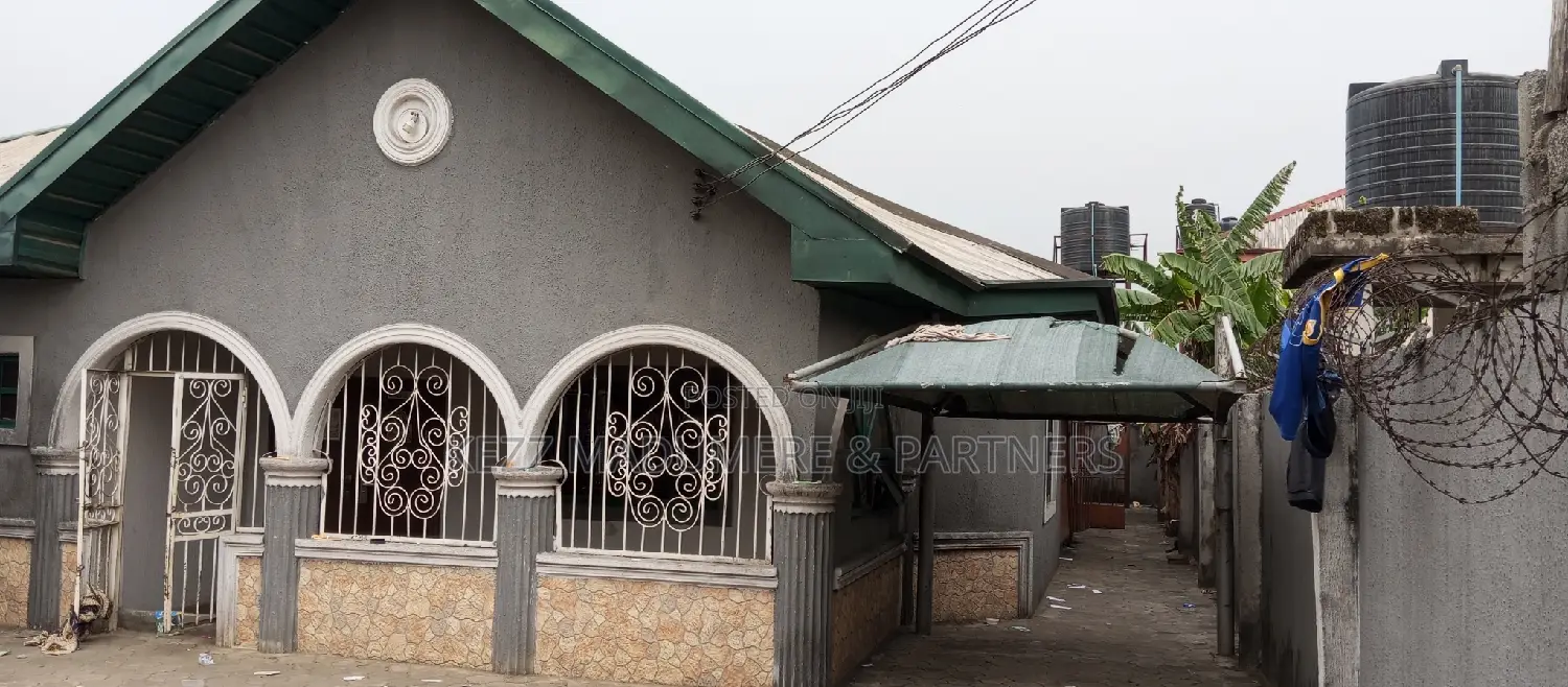 4bdrm Bungalow in Akwaka , Rumuodomaya, Port-Harcourt for sale in Port-Harcourt