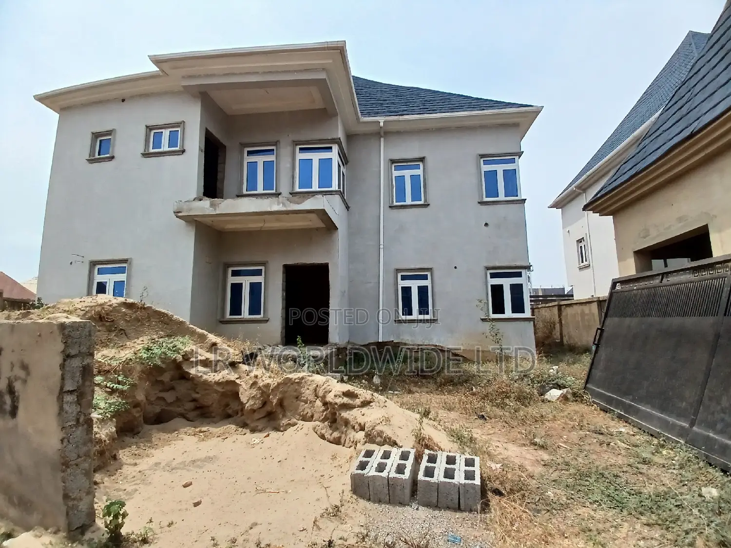 4bdrm Duplex in Lugbe District for sale in Lugbe District