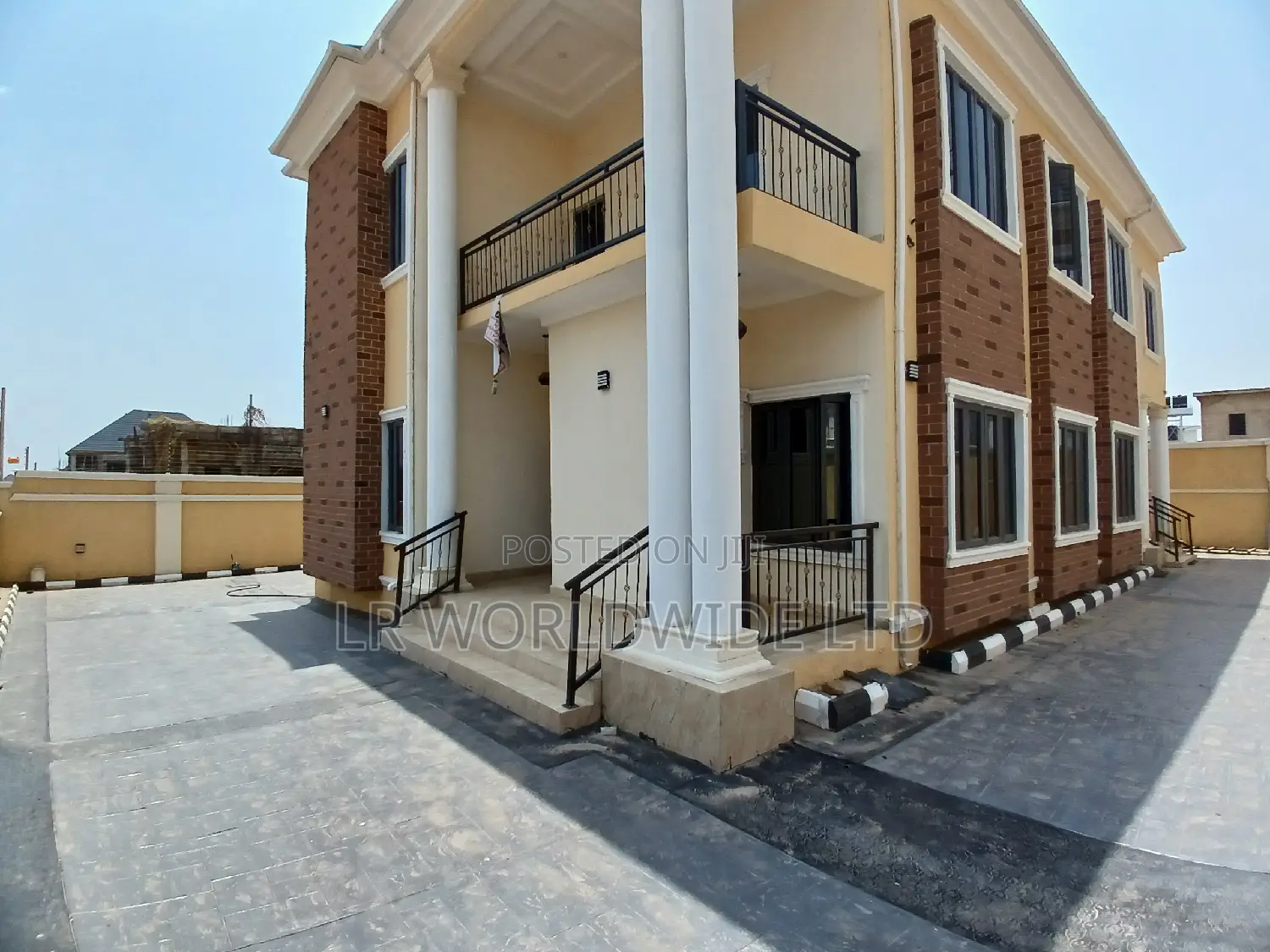 5bdrm Duplex in Lugbe District for sale in Lugbe District